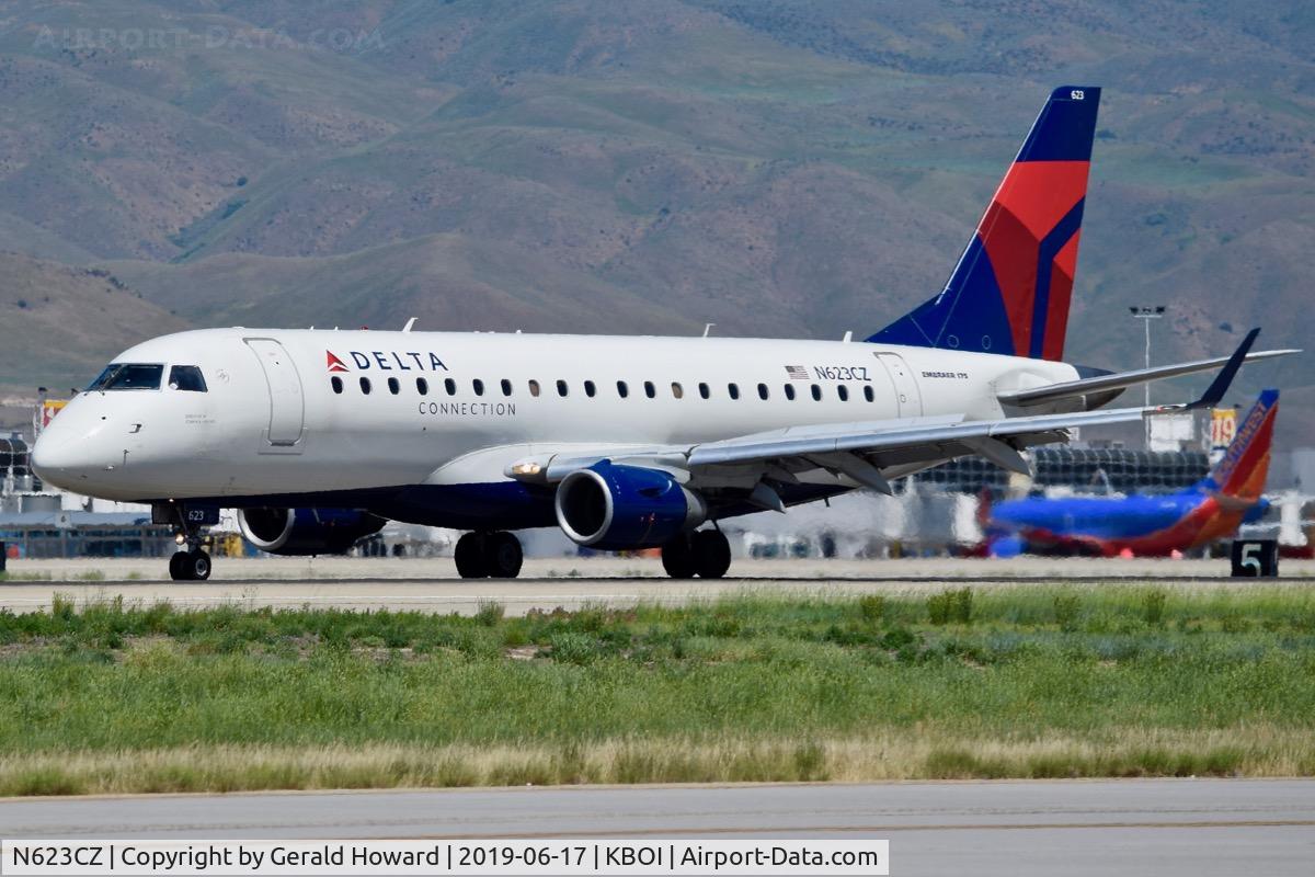 N623CZ, 2008 Embraer 175LR (ERJ-170-200LR) C/N 17000221, Landing roll out on RWY 28L.