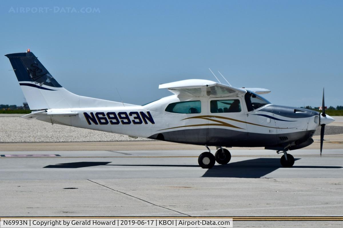 N6993N, 1979 Cessna T210N Turbo Centurion C/N 21063202, Taxiing on Bravo.