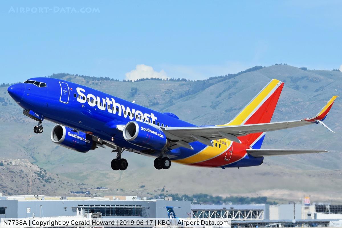 N7738A, 2006 Boeing 737-7BD C/N 33930, Take off from RWY 28L.