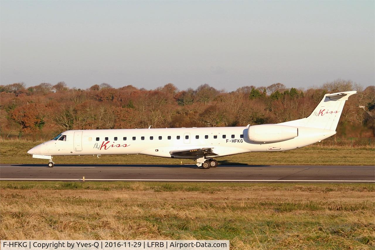 F-HFKG, 2000 Embraer ERJ-145LR (EMB-145LR) C/N 145253, Embraer ERJ-145LR, Taxiing to holding point rwy 07R, Brest-Bretagne Airport (LFRB-BES)