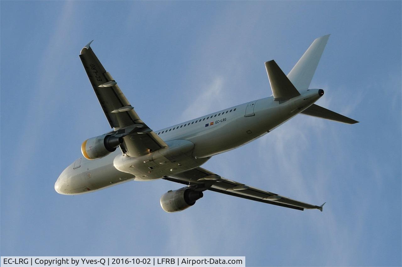 EC-LRG, 2001 Airbus A320-214 C/N 1516, Airbus A320-214, Take off rwy 25L, Brest-Bretagne airport (LFRB-BES)