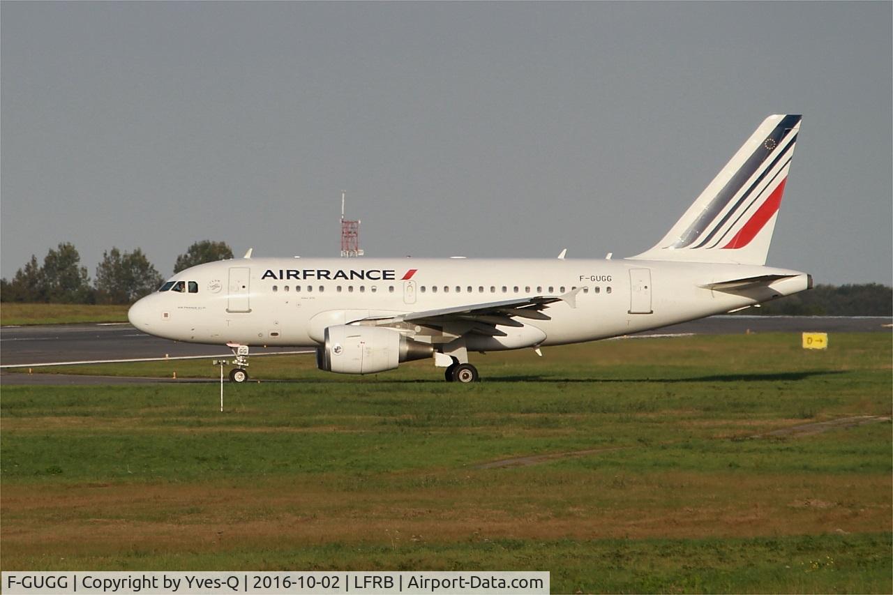 F-GUGG, 2004 Airbus A318-111 C/N 2317, Airbus A318-111, Holding point charlie, Brest-Bretagne airport (LFRB-BES)