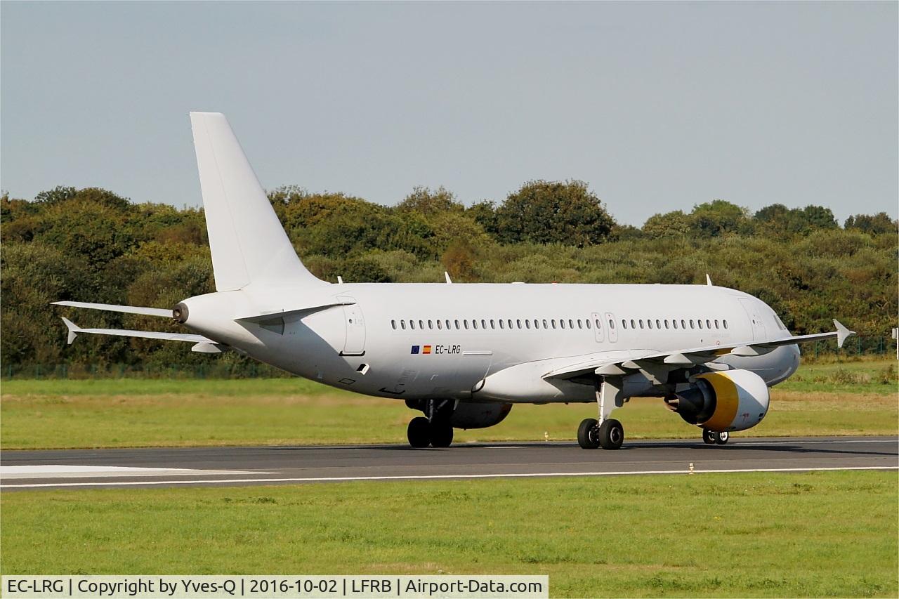 EC-LRG, 2001 Airbus A320-214 C/N 1516, Airbus A320-214, Take off run rwy 07R, Brest-Bretagne airport (LFRB-BES)