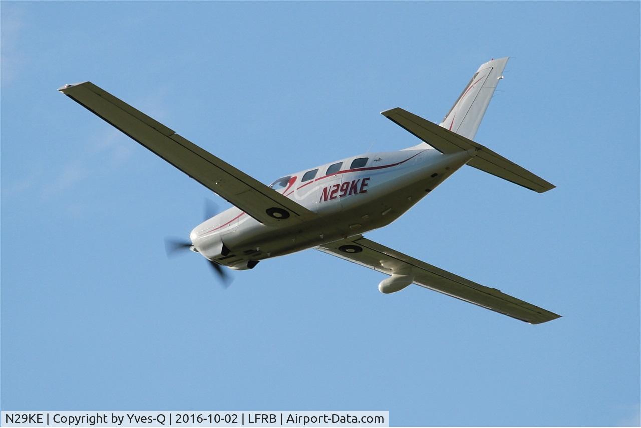 N29KE, 2004 Piper PA-46-350P Malibu Mirage C/N 4636352, Piper PA-46-350P Malibu Mirage, Take off rwy 25L, Brest-Bretagne Airport (LFRB-BES)