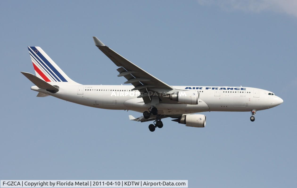 F-GZCA, 2001 Airbus A330-203 C/N 422, DTW spotting
