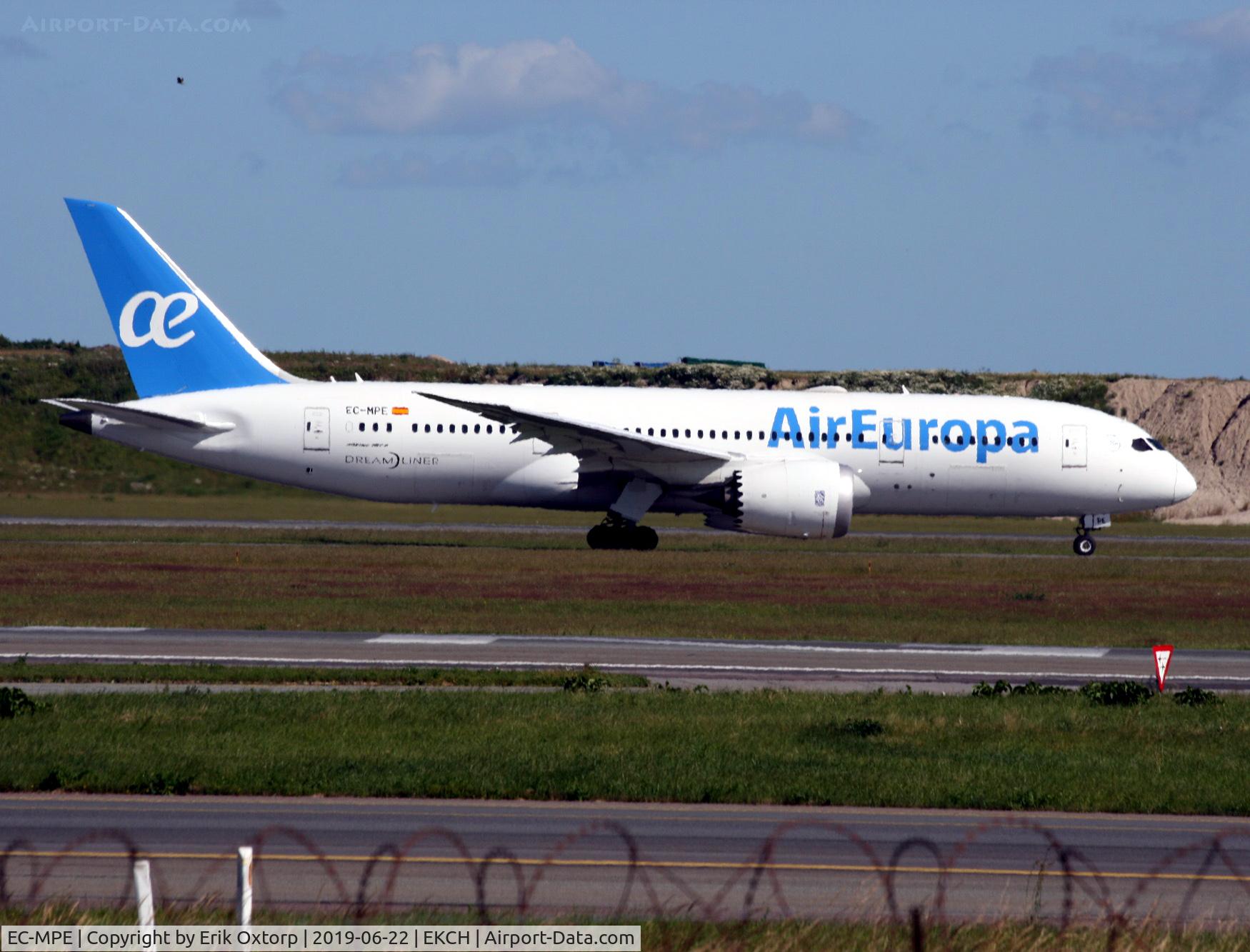 EC-MPE, 2017 Boeing 787-8 Dreamliner C/N 36418, EC-MPE taxi for takeoff rw 04R