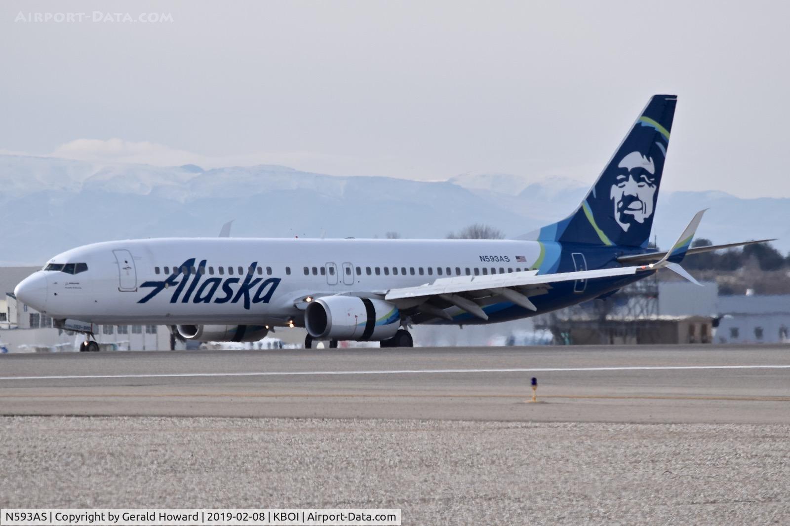N593AS, 2008 Boeing 737-890 C/N 35107, Landing roll out on RWY 10R.