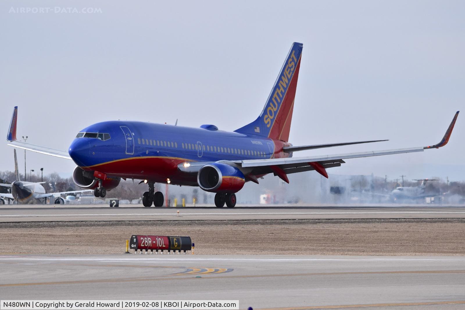 N480WN, 2004 Boeing 737-7H4 C/N 33998, Landing RWY 10L.