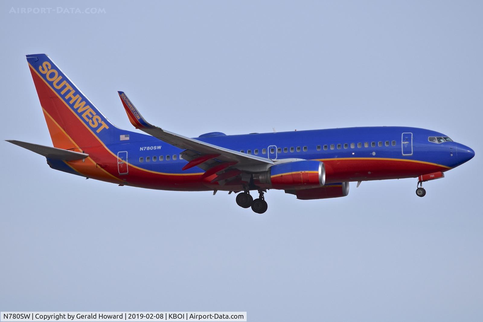 N780SW, 2000 Boeing 737-7H4 C/N 27885, Landing RWY 10L.