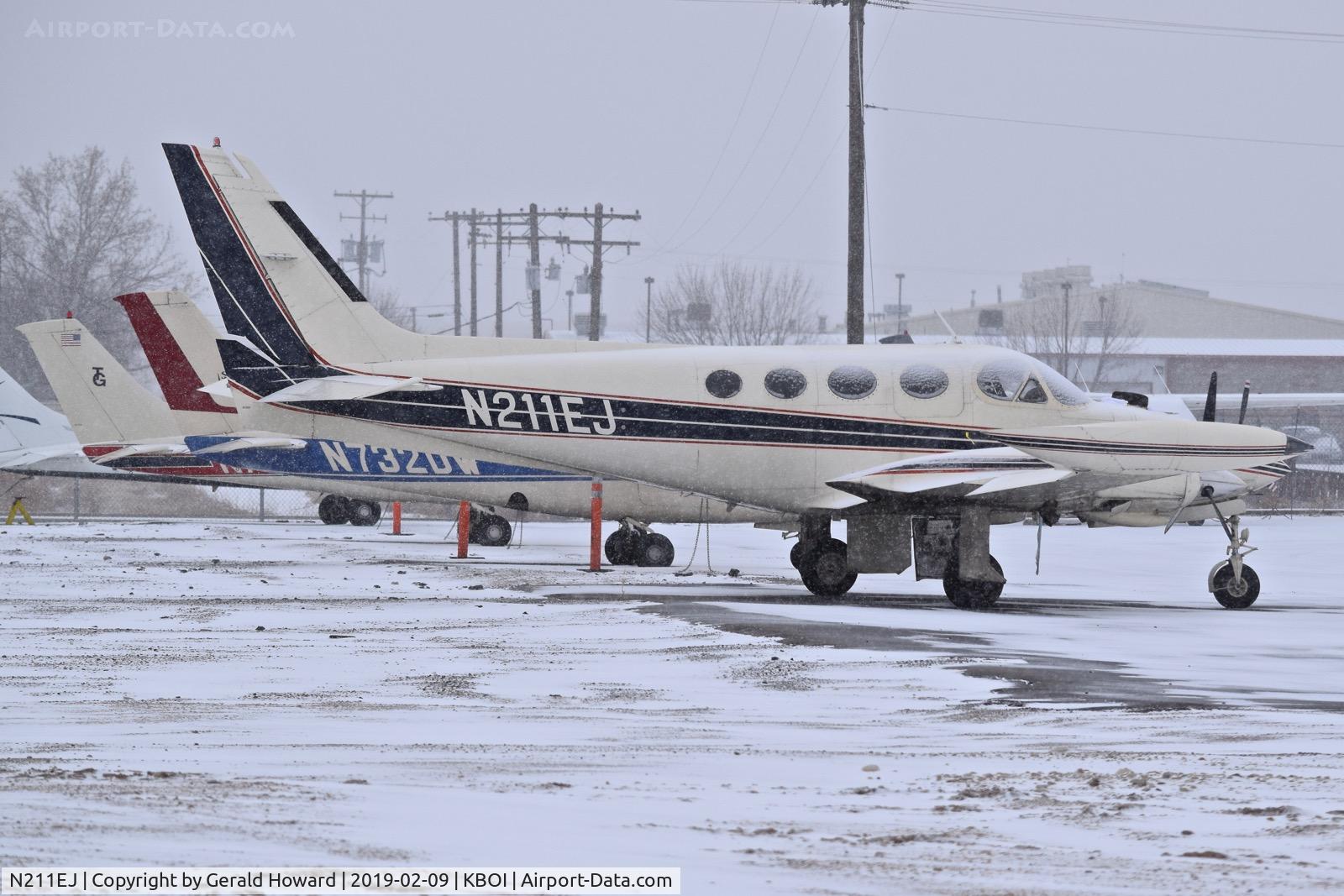 N211EJ, 1978 Cessna 340A C/N 340A0514, Parked for maintenance.