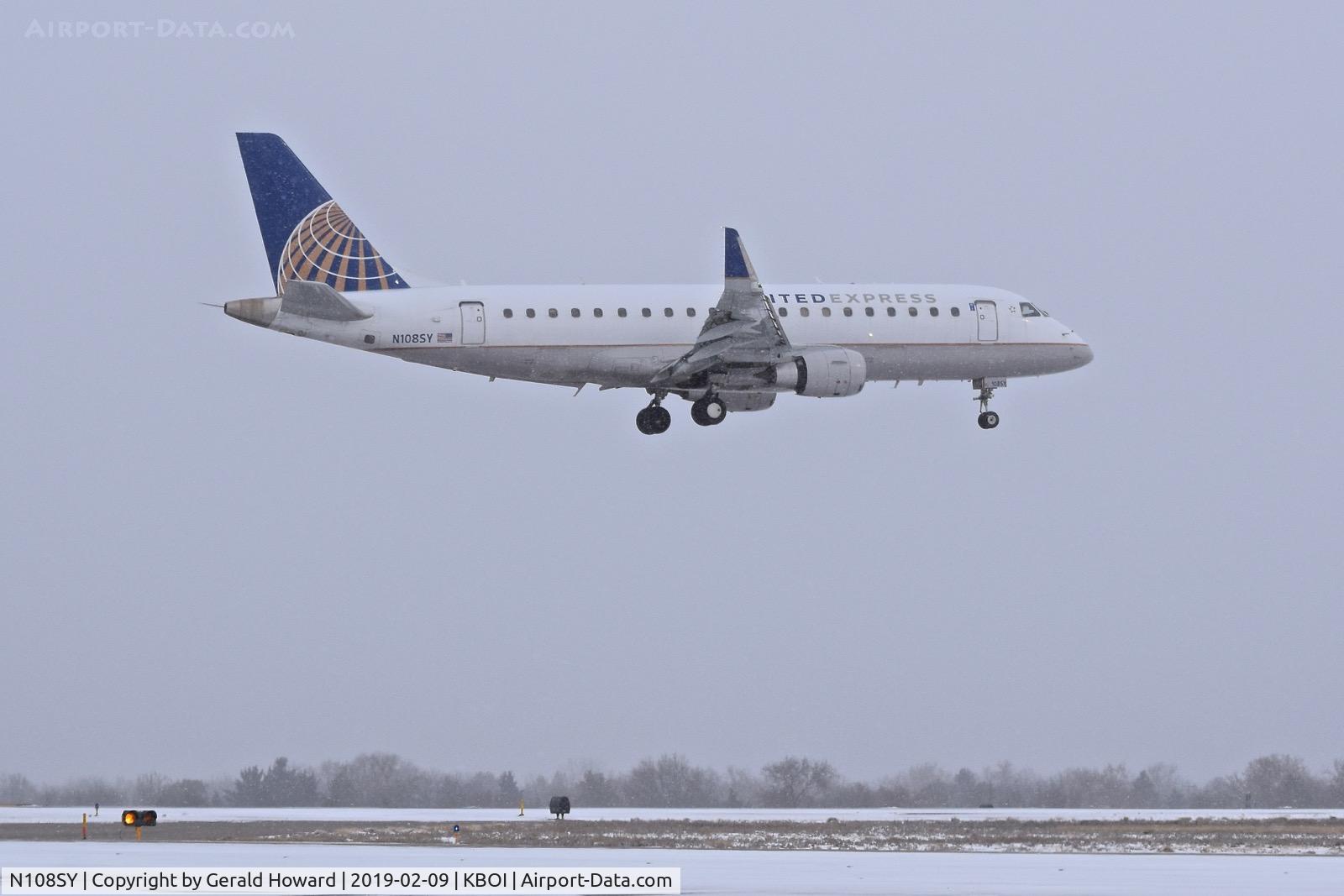 N108SY, 2014 Embraer 175LR (ERJ-170-200LR) C/N 17000401, Landing RWY 10R.