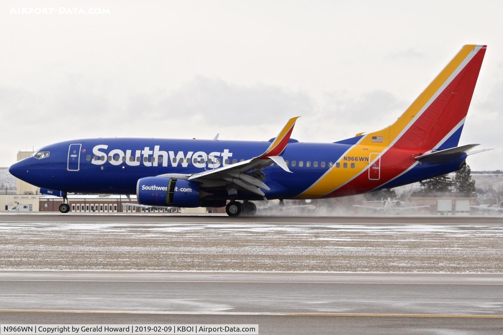 N966WN, 2011 Boeing 737-7H4 C/N 36966, Landing roll out on RWY 10L.