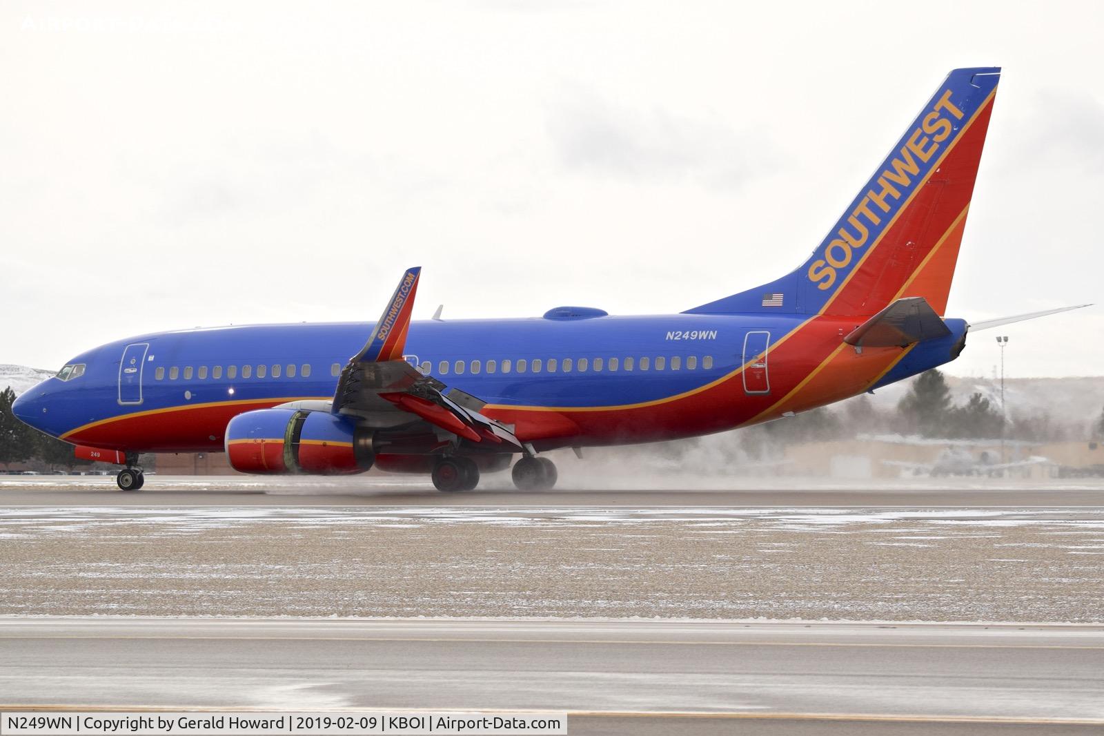 N249WN, 2006 Boeing 737-7H4 C/N 34951, Landing roll out.