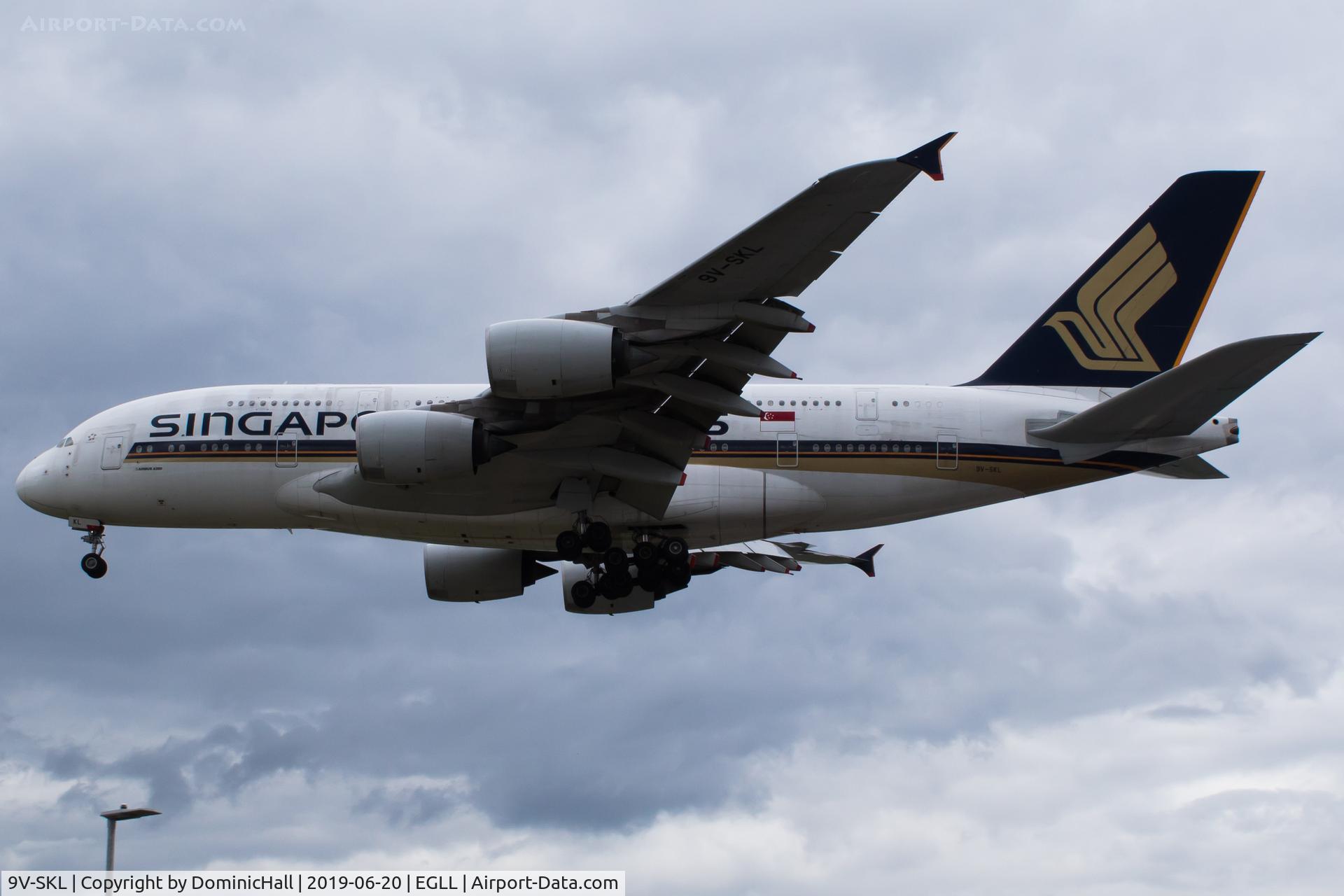 9V-SKL, 2010 Airbus A380-841 C/N 058, Landing RWY 27R