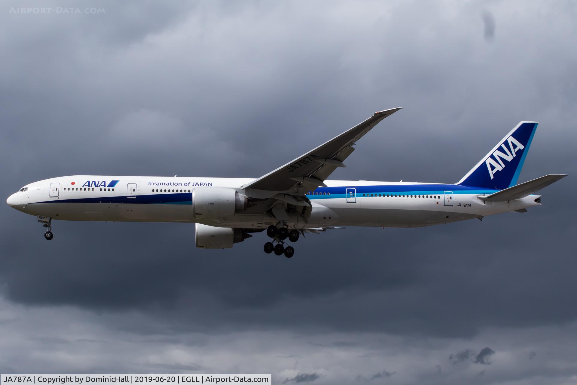 JA787A, 2010 Boeing 777-381/ER C/N 37949, Landing RWY 27R