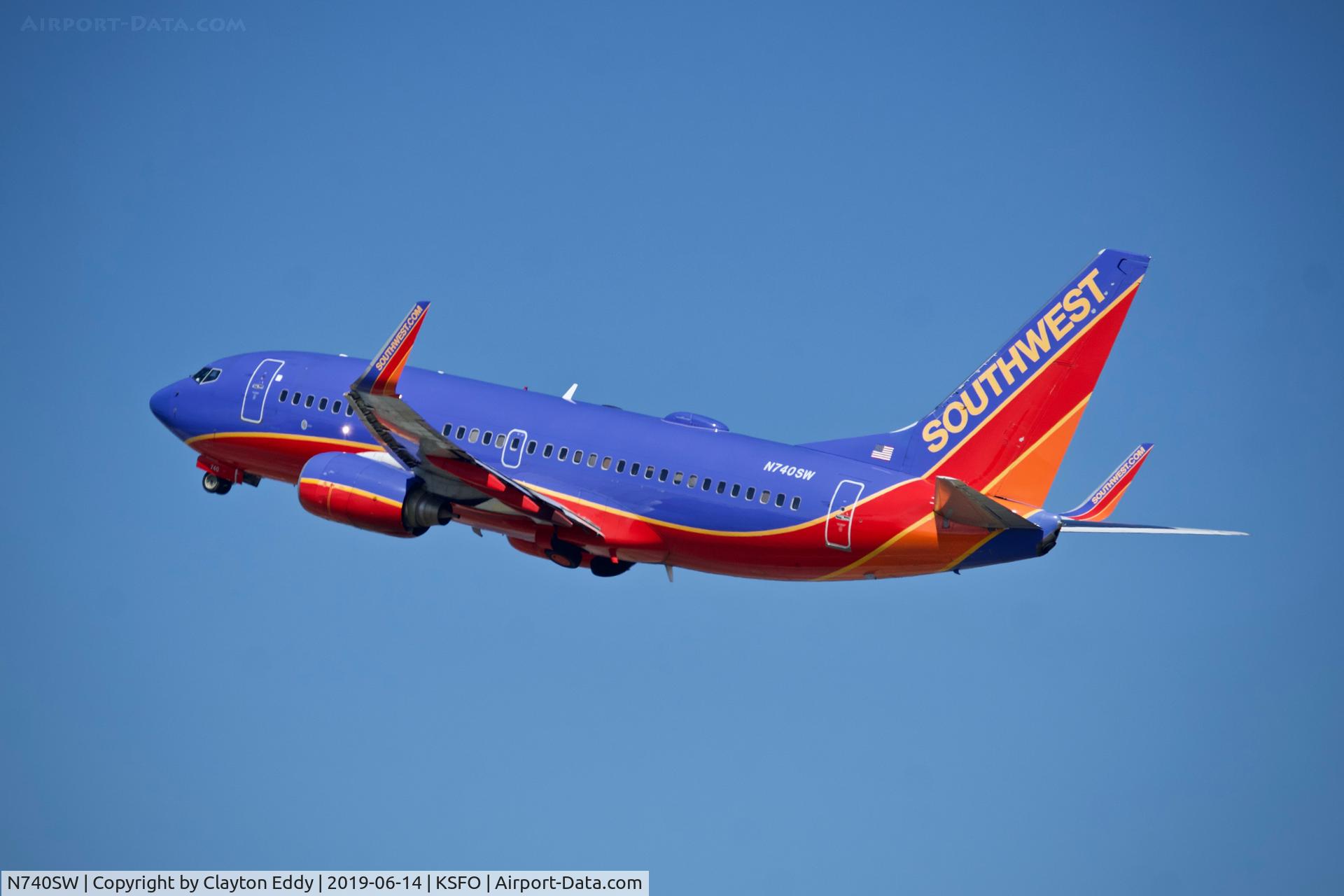 N740SW, 1998 Boeing 737-7H4 C/N 29276, SFO 2019.