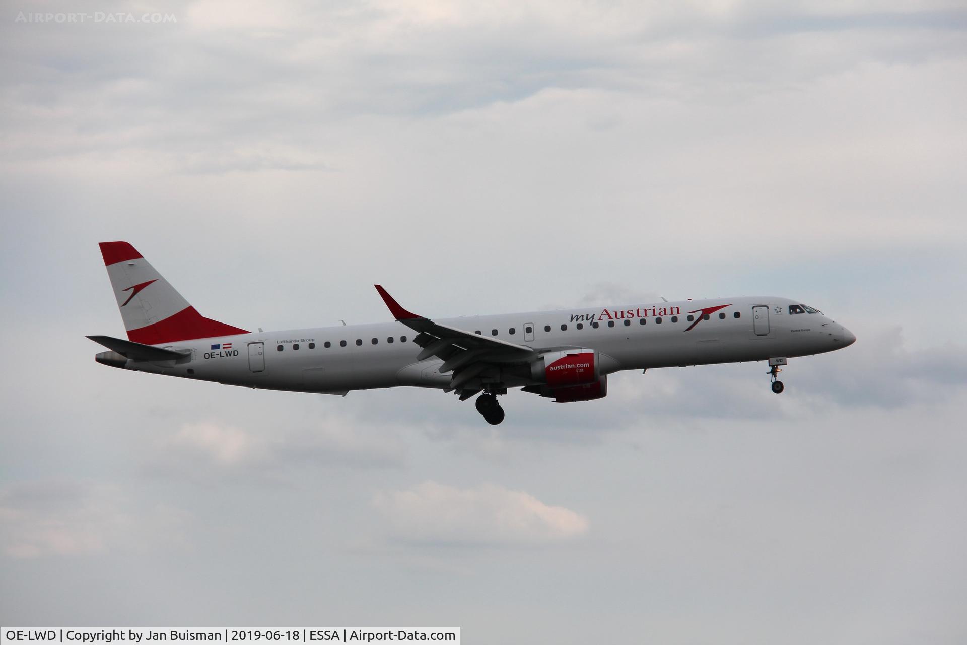 OE-LWD, 2011 Embraer 195LR (ERJ-190-200LR) C/N 19000411, Austrian