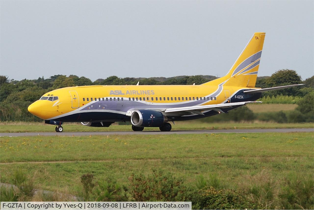 F-GZTA, 1998 Boeing 737-33V(QC) C/N 29333/3084, Boeing 737-33VQC, Take off run rwy 25L, Brest-Bretagne airport (LFRB-BES)