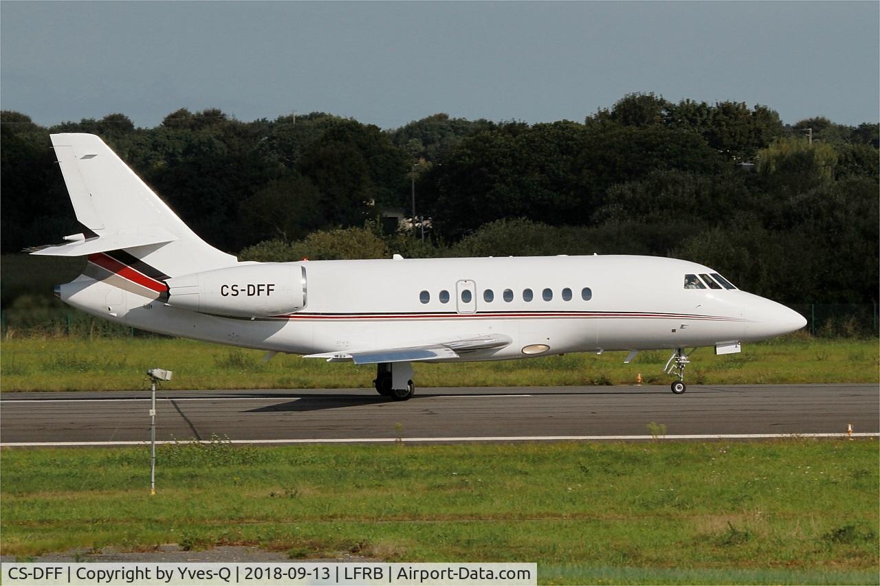 CS-DFF, 2004 Dassault Falcon 2000EX C/N 41, Dassault Falcon 2000EX, Take off run rwy 07R, Brest-Bretagne airport (LFRB-BES)