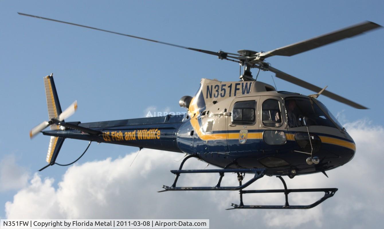 N351FW, Aerospatiale AS-350B-2 Ecureuil C/N 4704, Heliexpo 2011