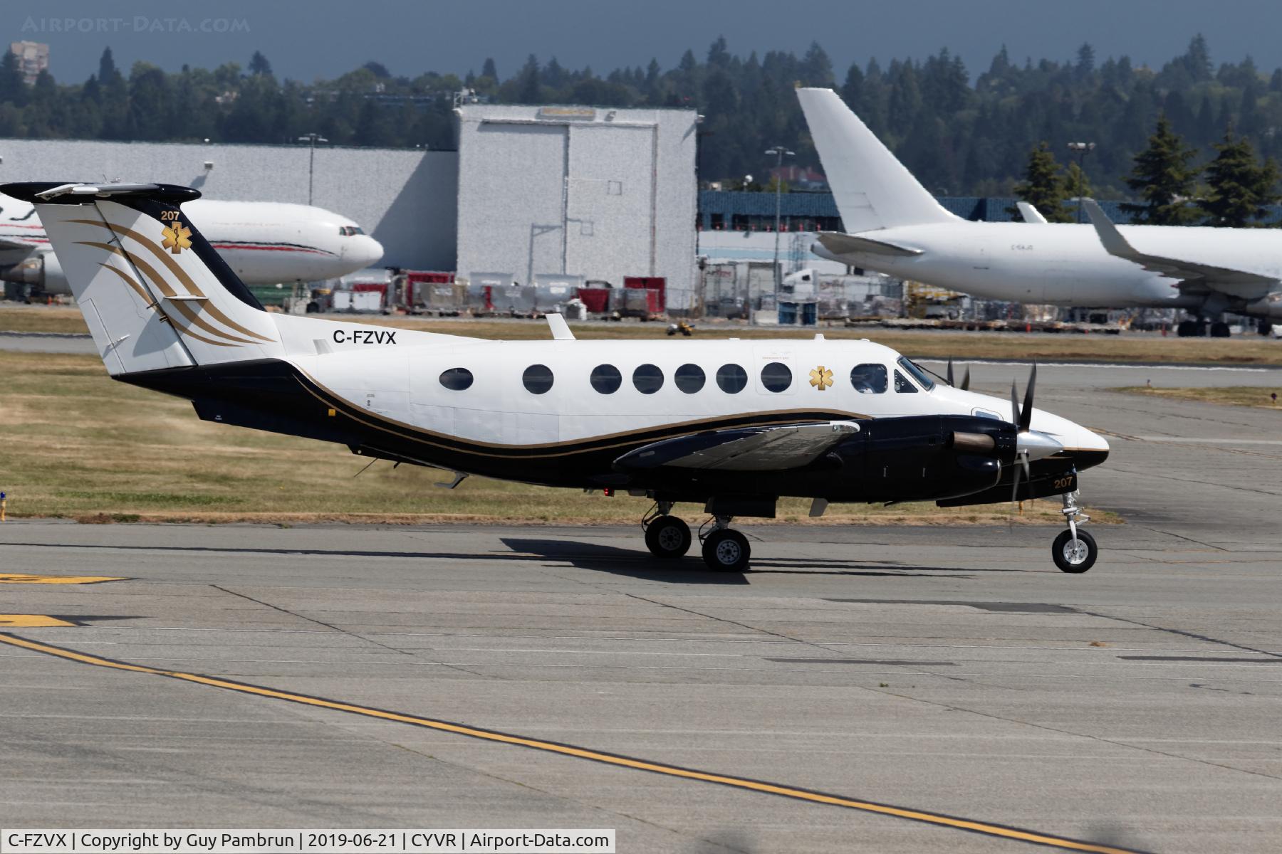C-FZVX, 1977 Beech 200 Super King Air C/N BB-231, Departing
