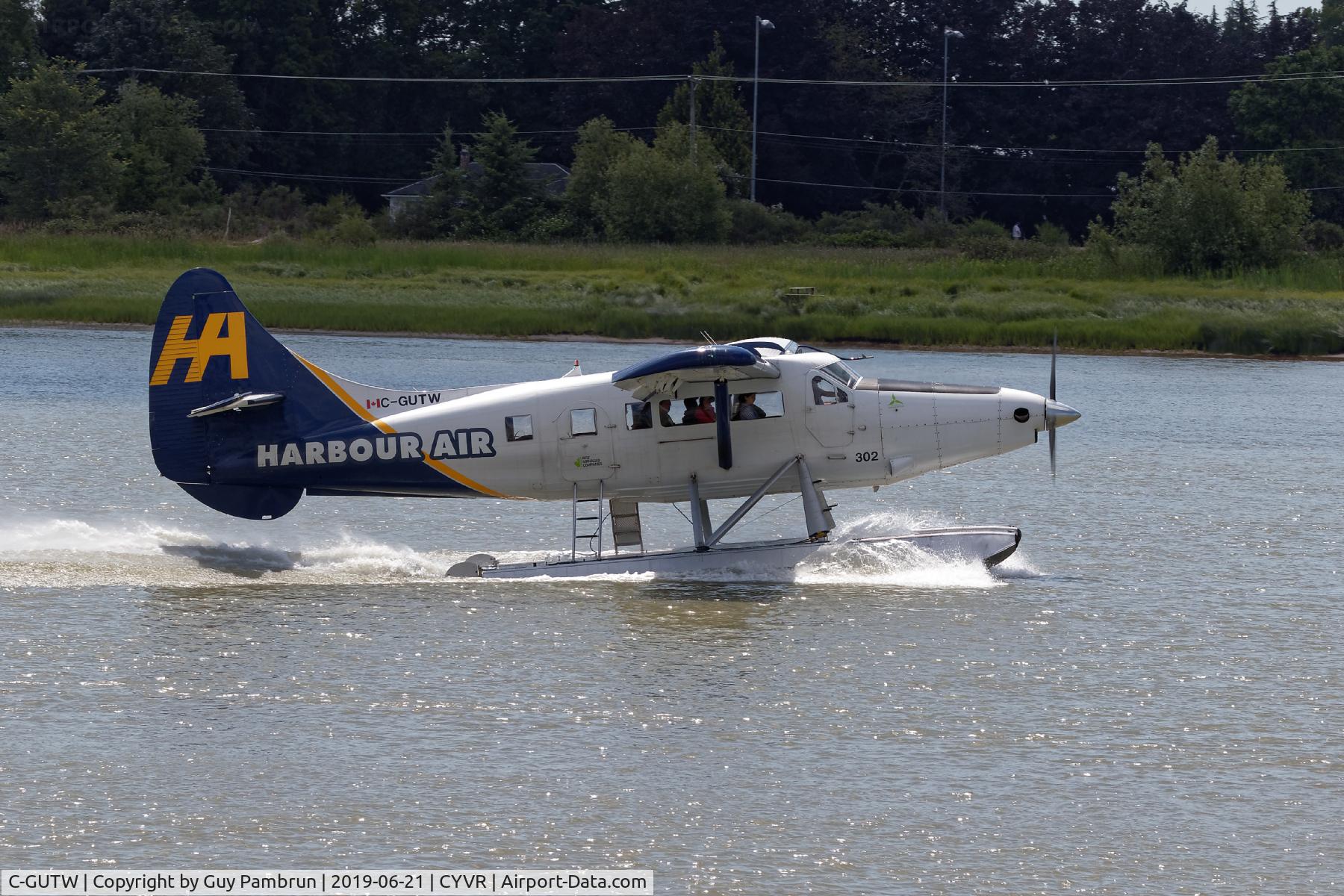 C-GUTW, 1960 De Havilland Canada DHC-3 Turbo Otter Otter C/N 405, Departing