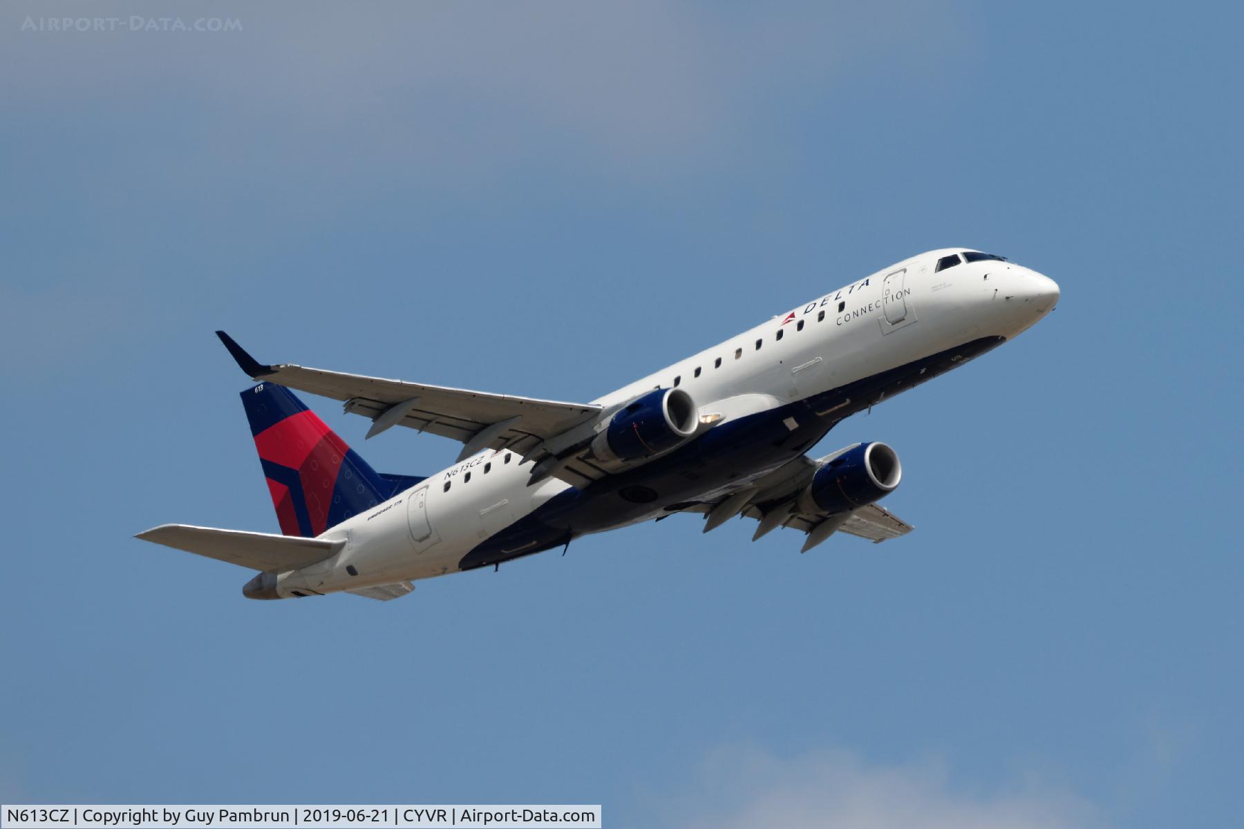 N613CZ, 2008 Embraer 175LR (ERJ-170-200LR) C/N 17000203, Departing