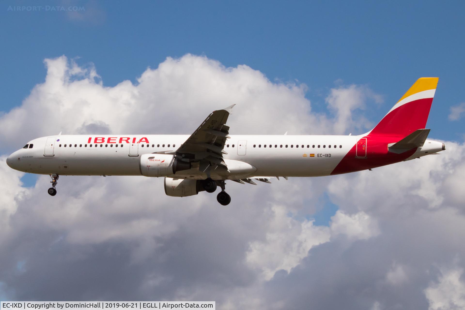 EC-IXD, 2004 Airbus A321-211 C/N 2220, Landing RWY 27L