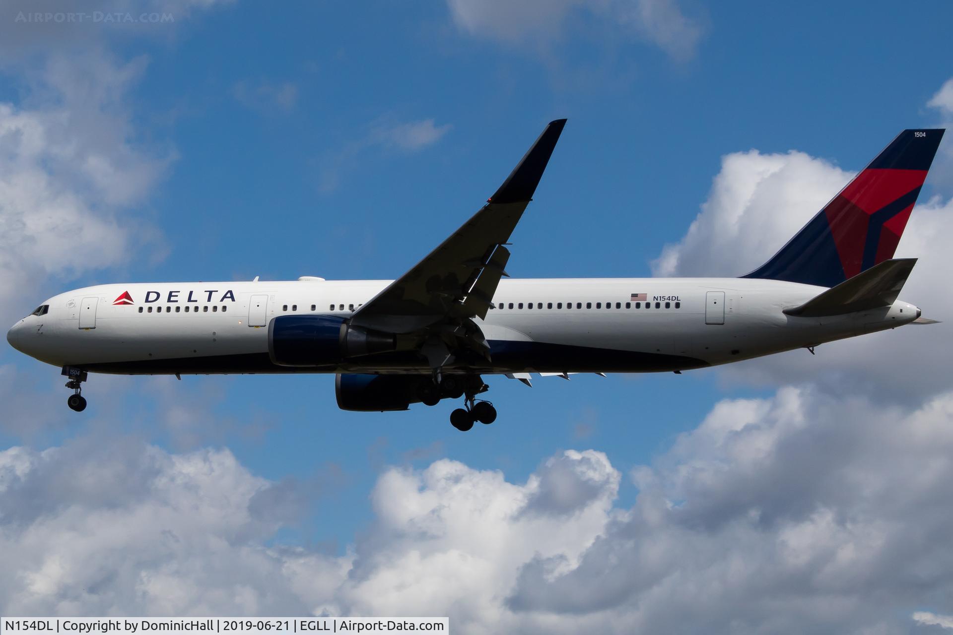N154DL, 1991 Boeing 767-3P6 C/N 25241, Landing RWY 27L