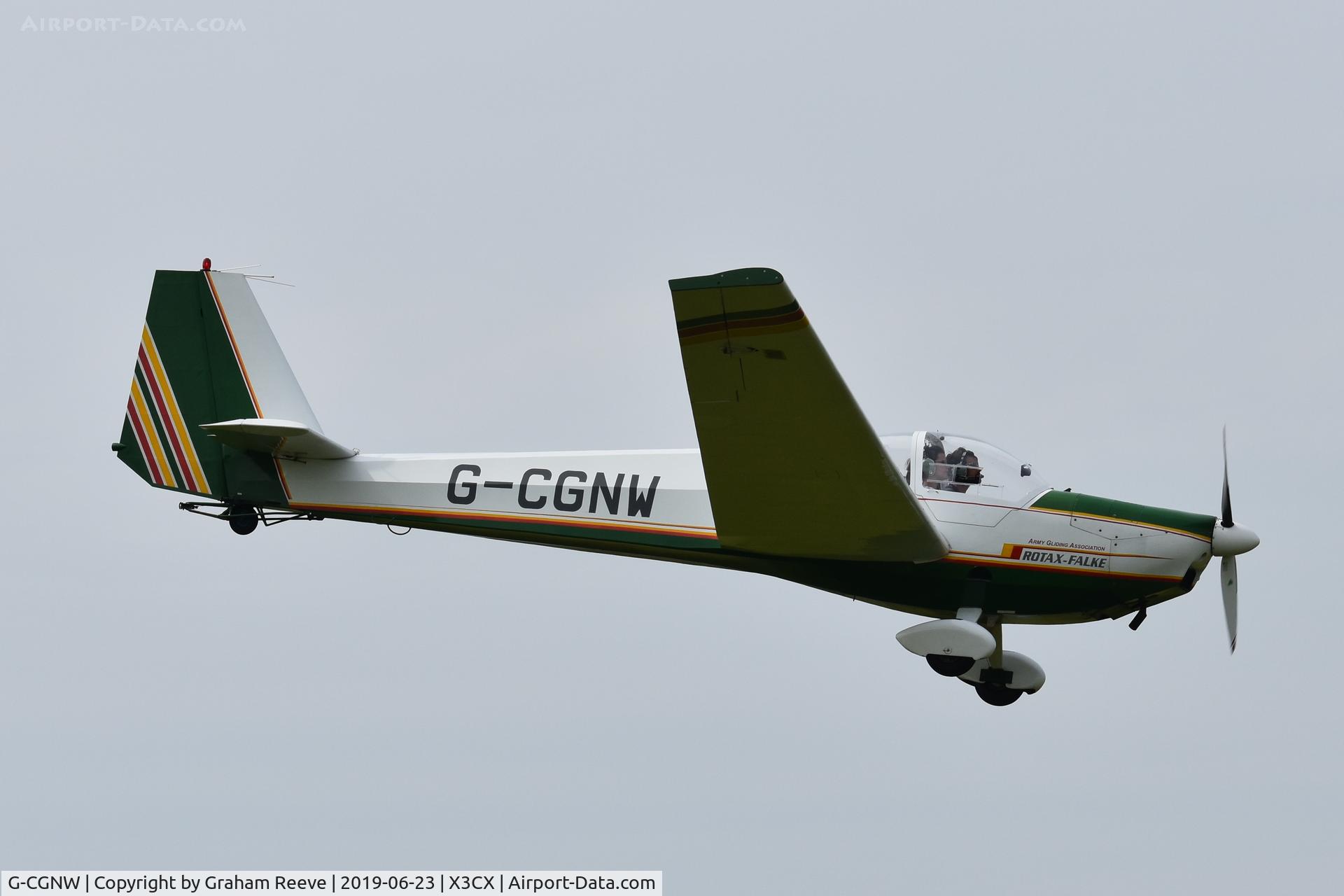 G-CGNW, 1996 Scheibe SF-25C Falke C/N 44615, Landing at Northrepps.