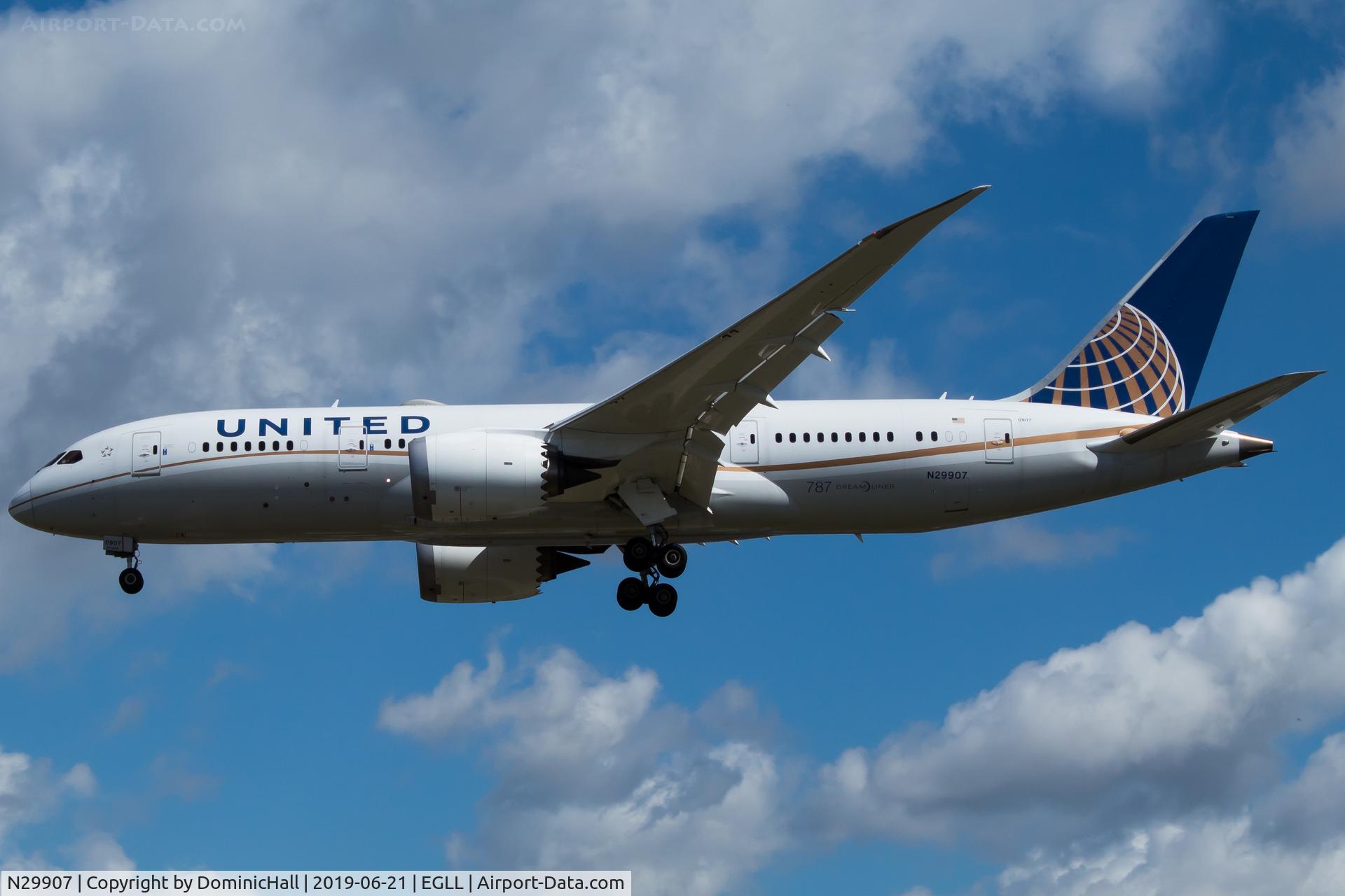 N29907, 2013 Boeing 787-8 Dreamliner C/N 34830, Landing RWY 27L