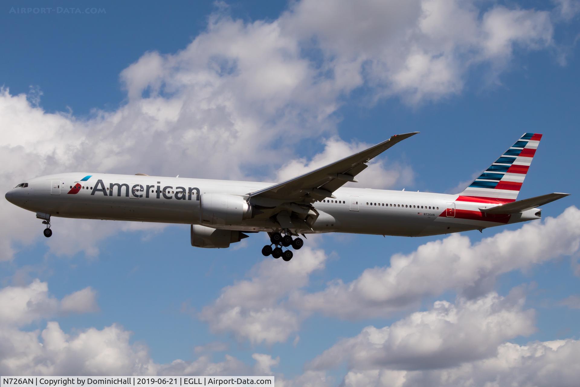 N726AN, 2013 Boeing 777-323/ER C/N 31550, Landing RWY 27L