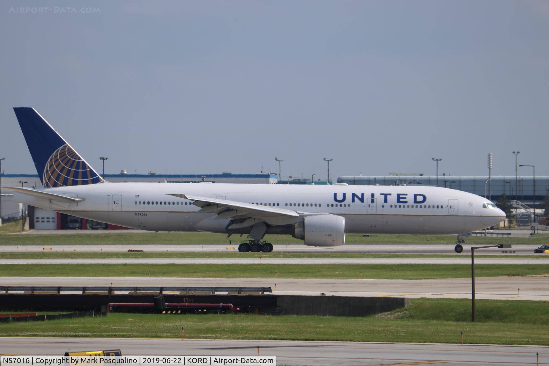 N57016, 2000 Boeing 777-224 C/N 28679, Boeing 777-224