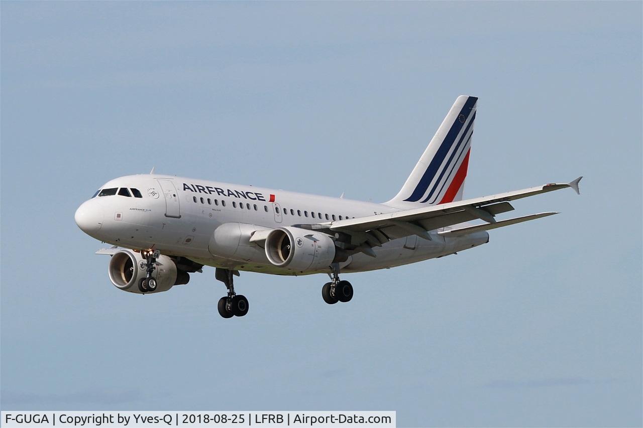 F-GUGA, 2002 Airbus A318-111 C/N 2035, Airbus A318-111, On final rwy 25L, Brest-Bretagne airport (LFRB-BES)