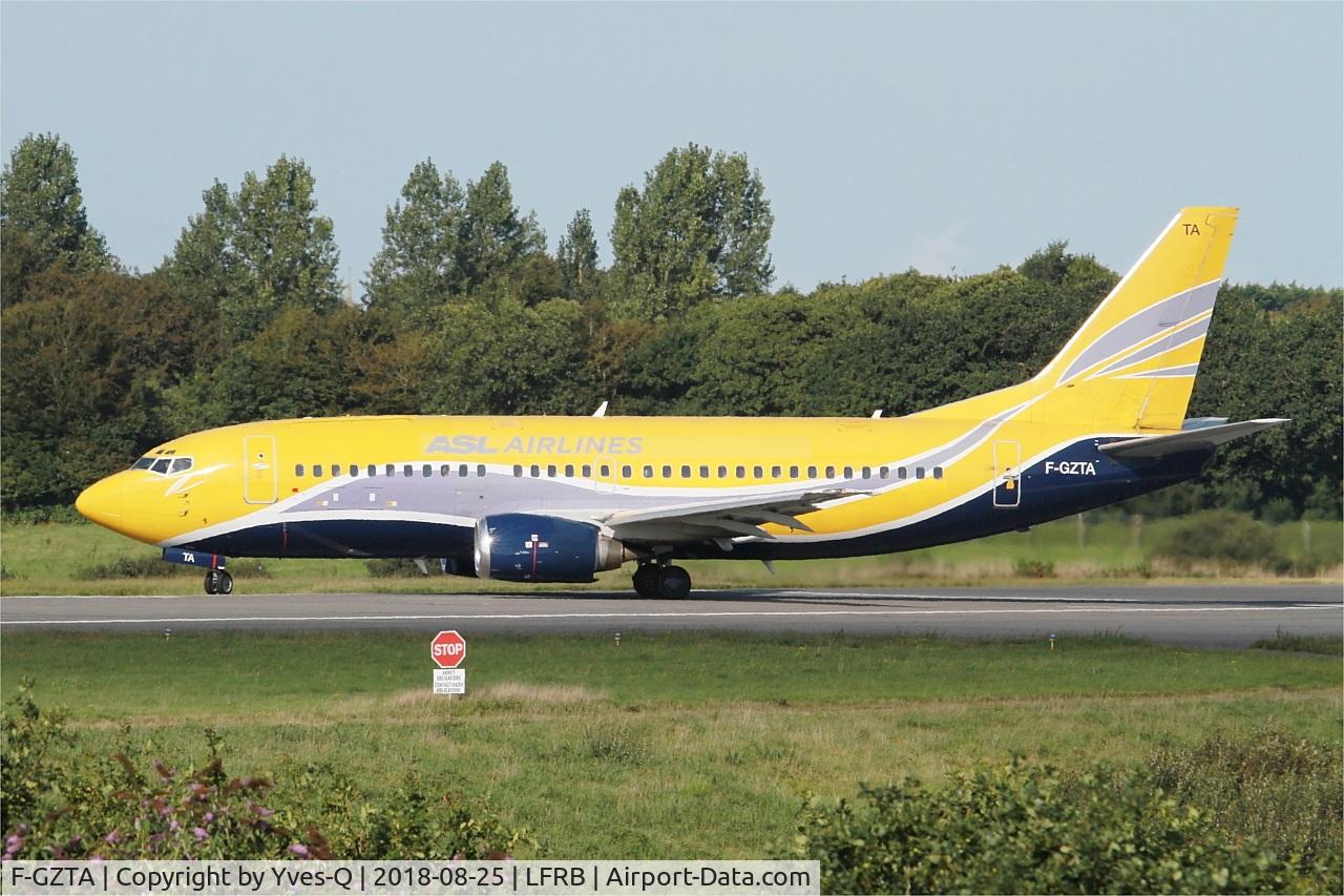F-GZTA, 1998 Boeing 737-33V(QC) C/N 29333/3084, Boeing 737-33VQC, Lining up rwy 25L, Brest-Bretagne airport (LFRB-BES)