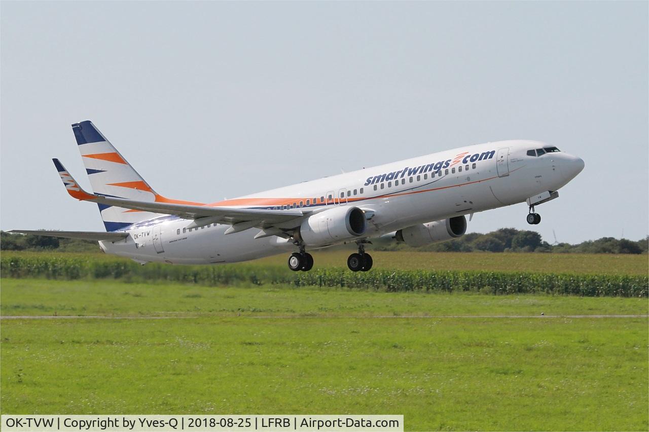OK-TVW, 2004 Boeing 737-86Q C/N 30295, Boeing 737-86Q, Take off rwy 07R, Brest-Bretagne airport (LFRB-BES)