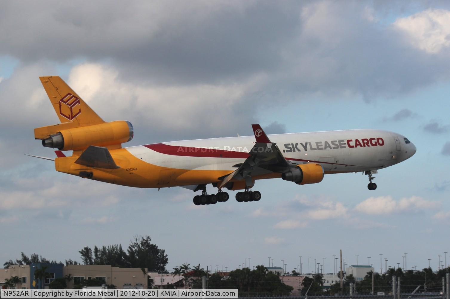 N952AR, 1992 McDonnell Douglas MD-11F C/N 48497, MIA spotting