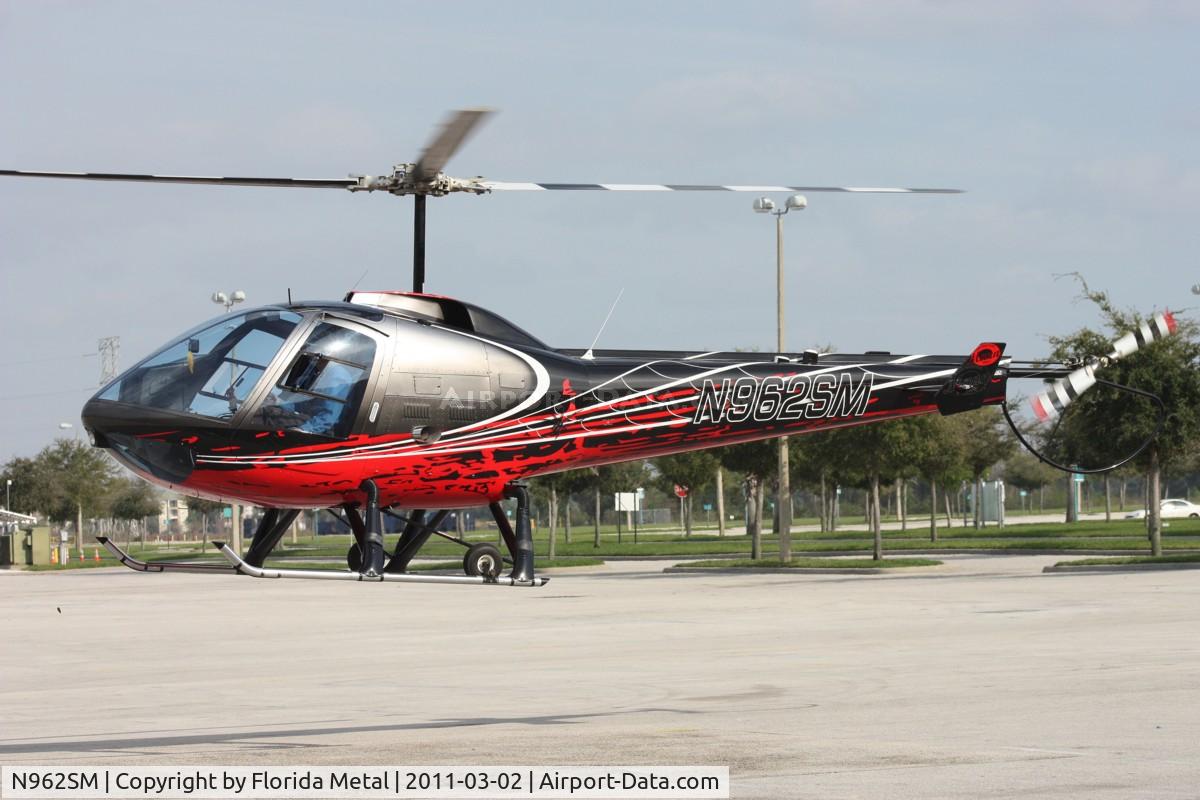 N962SM, 2007 Enstrom 280FX Shark C/N 2132, Heliexpo 2011