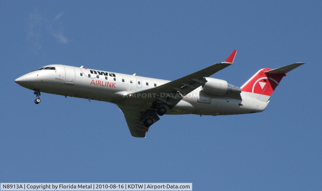 N8913A, 2004 Bombardier CRJ-200 (CL-600-2B19) C/N 7913, DTW spotting