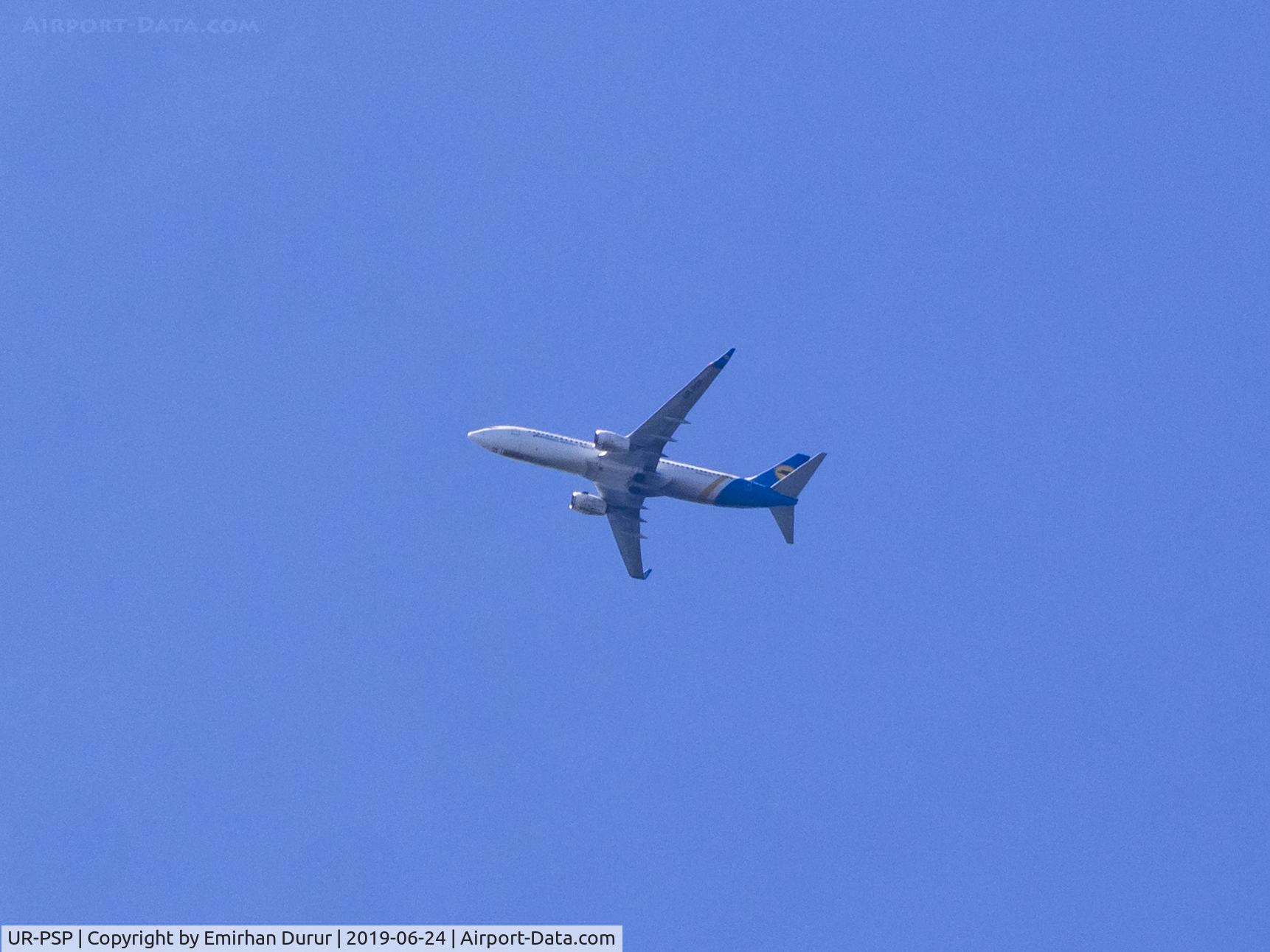 UR-PSP, 2001 Boeing 737-8Q8 C/N 28241, Descending for LTFM