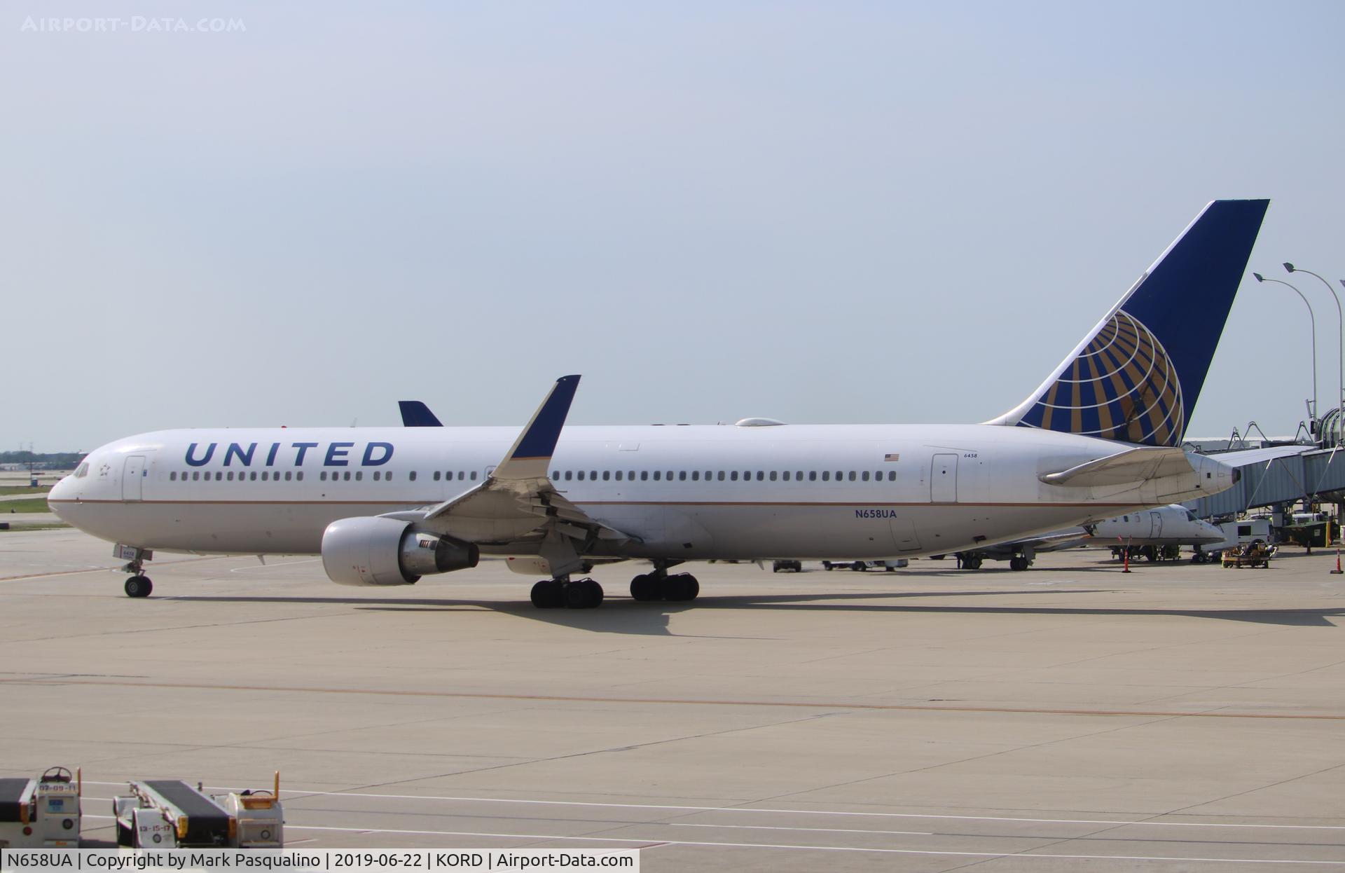 N658UA, 1993 Boeing 767-322 C/N 27113, Boeing 767-322