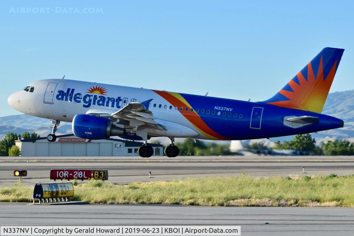 N337NV, 2004 Airbus A319-111 C/N 2170, Take off from RWY 28L.