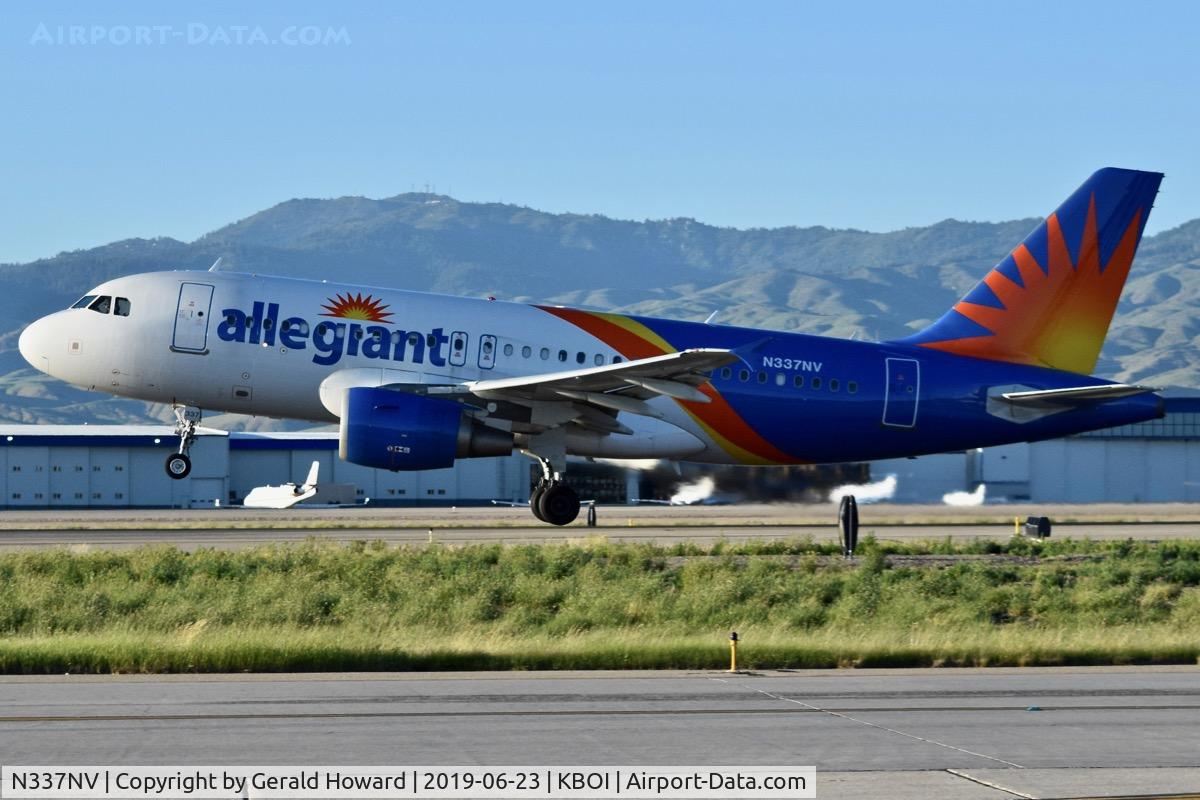 N337NV, 2004 Airbus A319-111 C/N 2170, Take off from RWY 28L.