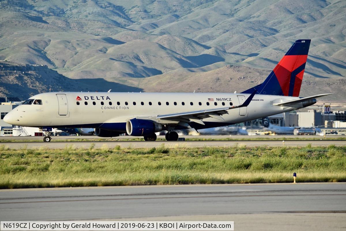 N619CZ, 2008 Embraer 175LR (ERJ-170-200LR) C/N 17000213, Turning off RWY 28L.