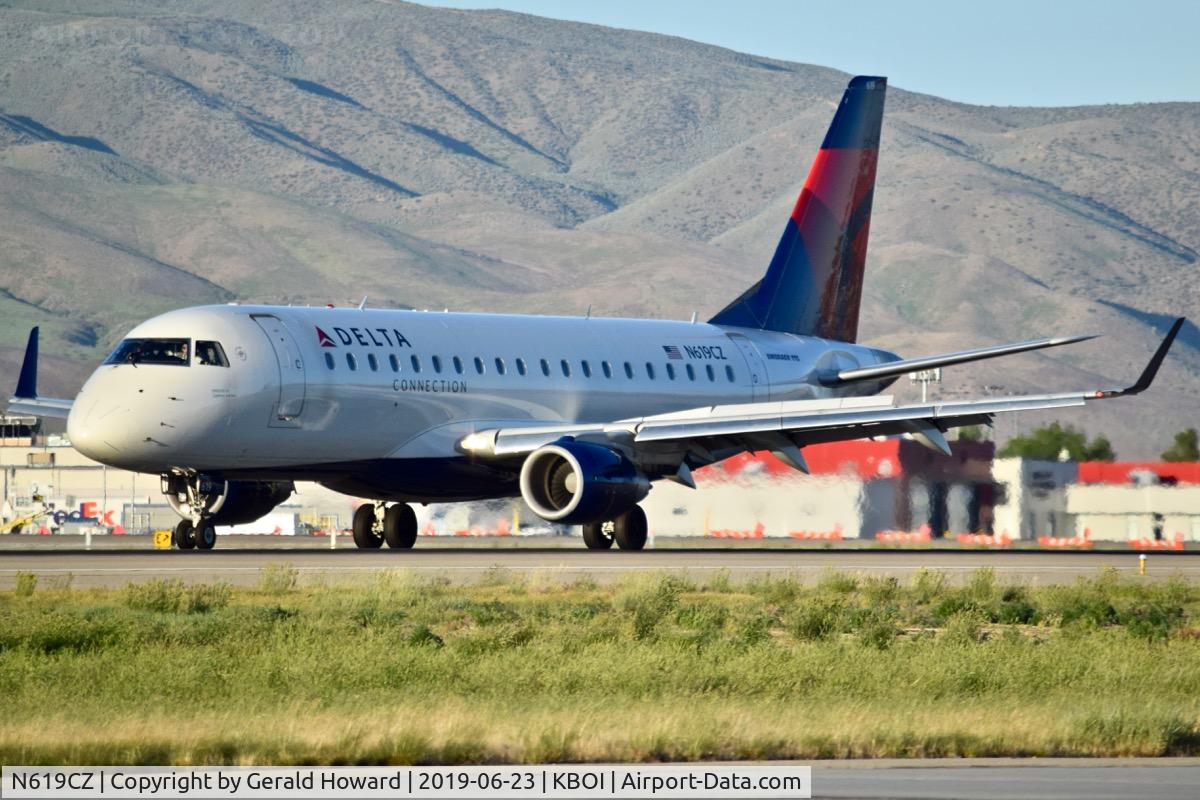 N619CZ, 2008 Embraer 175LR (ERJ-170-200LR) C/N 17000213, Landing roll out.
