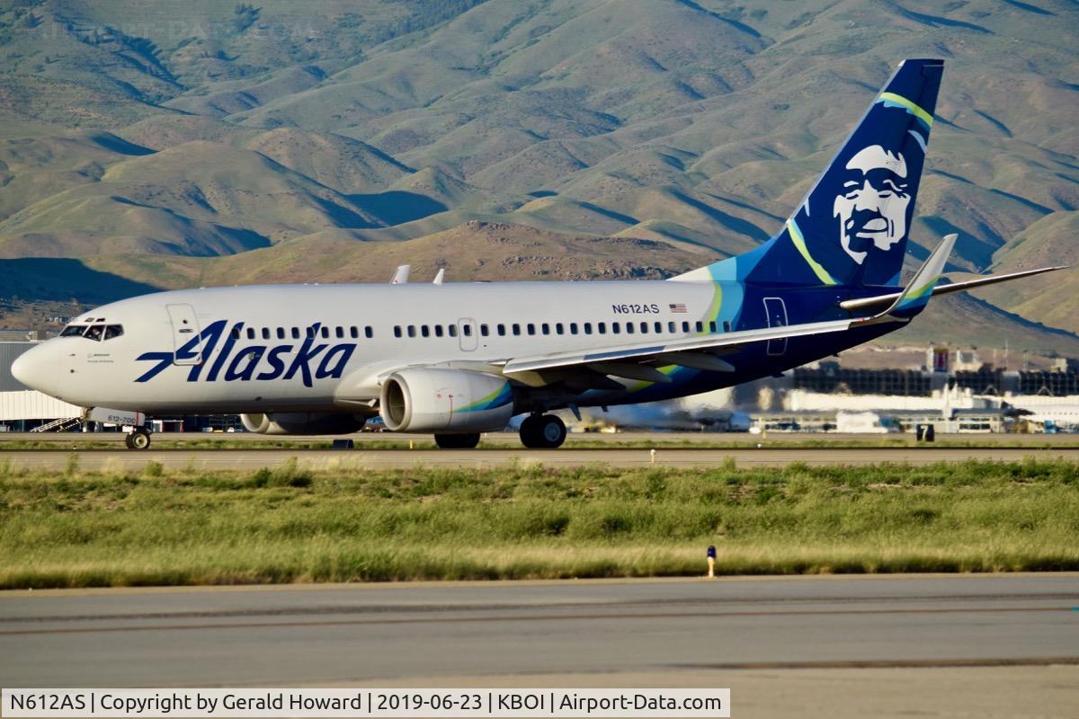 N612AS, 1999 Boeing 737-790 C/N 30162, Landing roll out on RWY 28L.