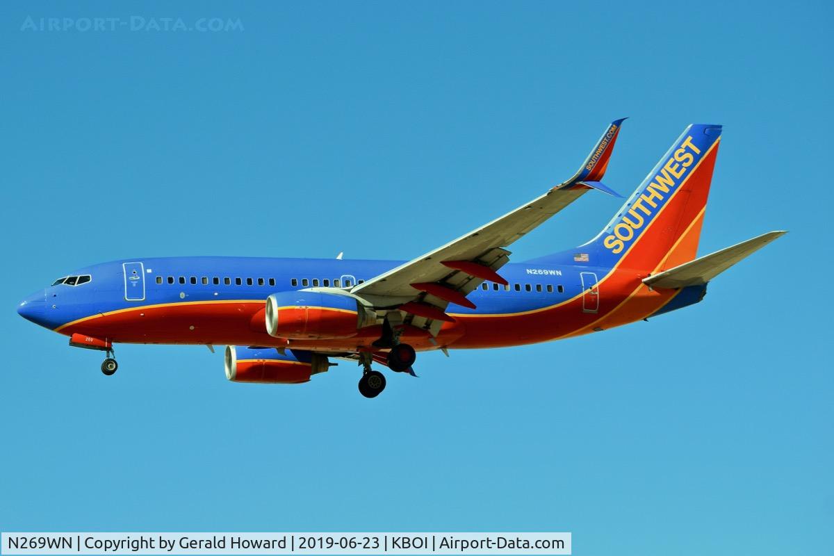 N269WN, 2007 Boeing 737-7H4 C/N 32526, Landing RWY 28L.