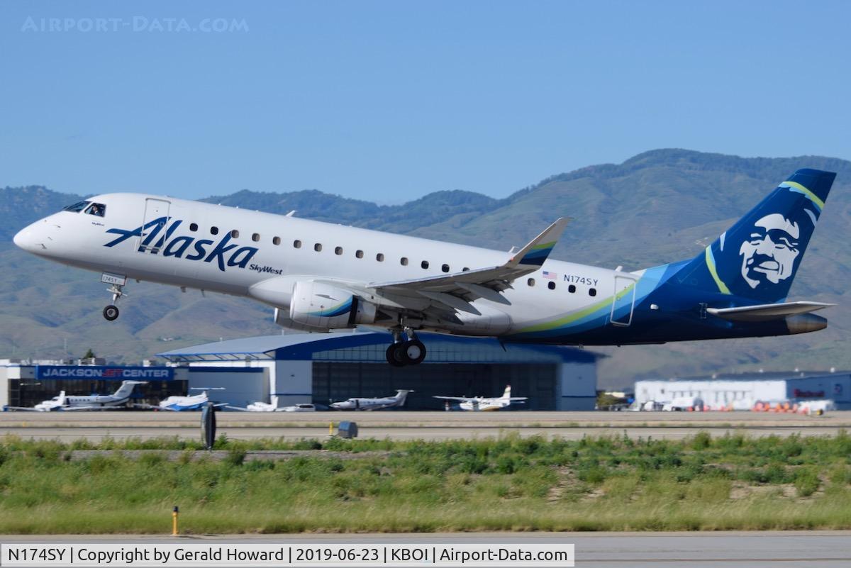 N174SY, 2015 Embraer 175LR (ERJ-170-200LR) C/N 17000517, Take off from RWY 28L.