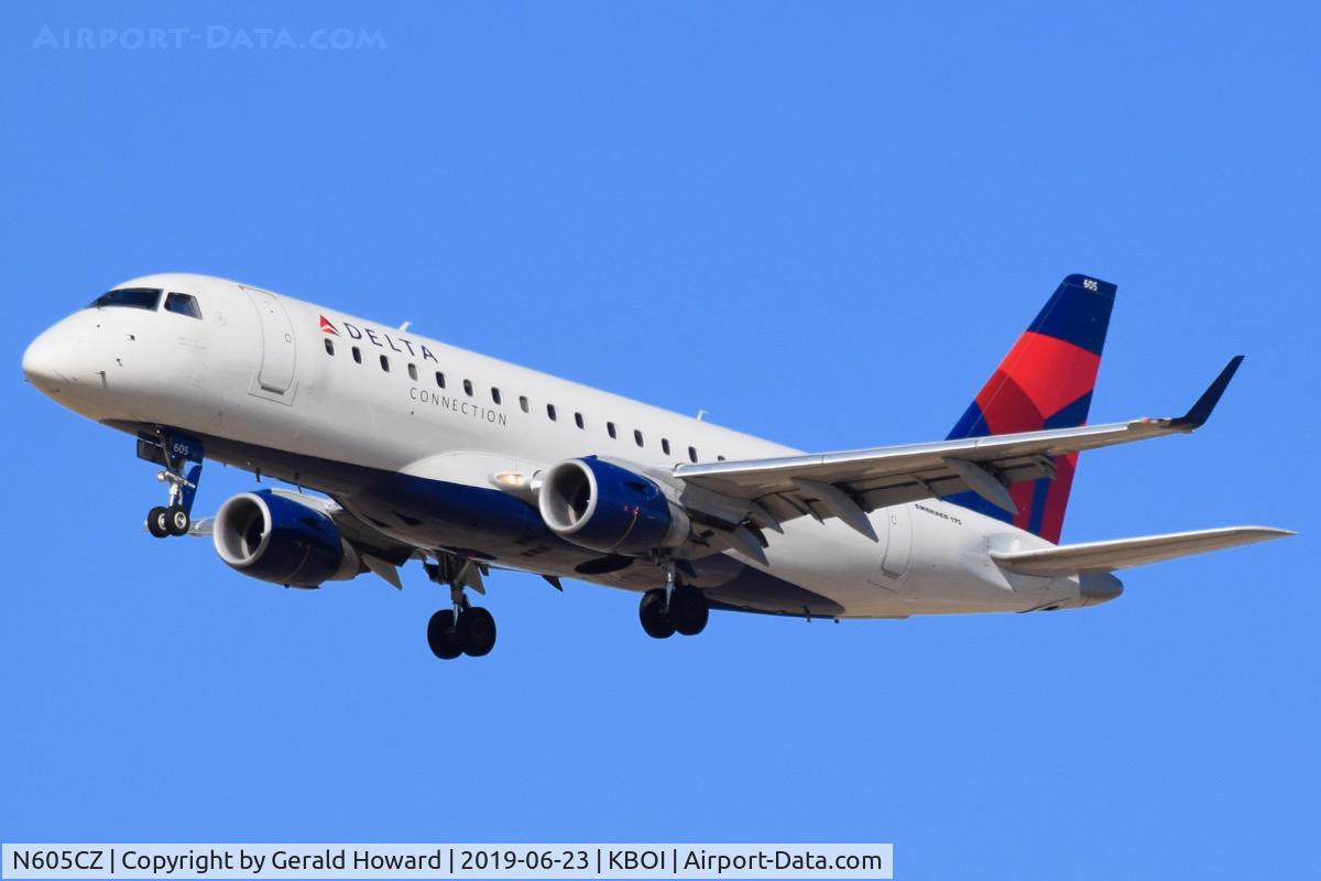 N605CZ, 2007 Embraer 175LR (ERJ-170-200LR) C/N 17000186, Landing RWY 28L.