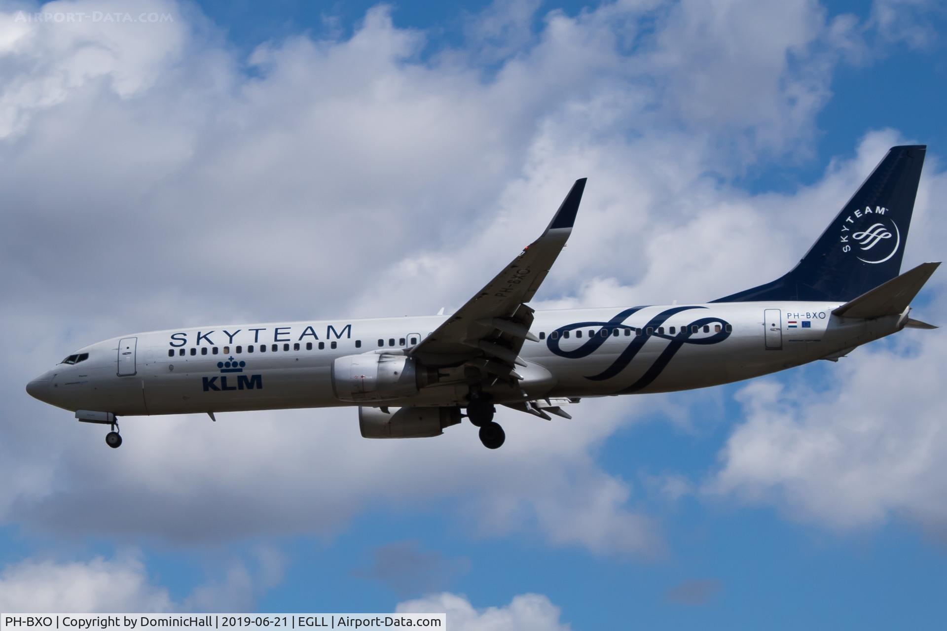 PH-BXO, 2001 Boeing 737-9K2 C/N 29599, Landing RWY 27L